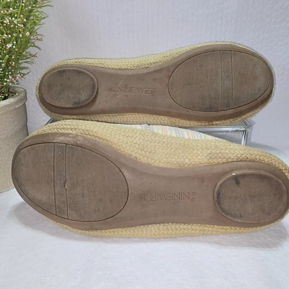 NINE WEST WOMENS SLIP ON FLATS, TEXTILE MULTICOLOR WEAVE SIZE 9 GUC